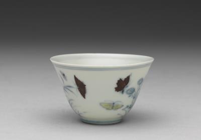 图片[2]-Cup with flowers and butterflies in doucai painted enamels, Ming dynasty, Chenghua reign, 1465-1487-China Archive